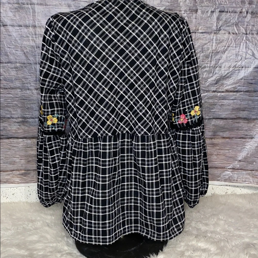 Savanna Jane Black & White Plaid Top With Embroidered Flowers - Picture 9 of 11